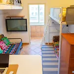 Top Floor Studio, Central & Quiet