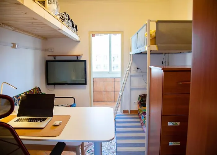 Top Floor Studio, Central & Quiet